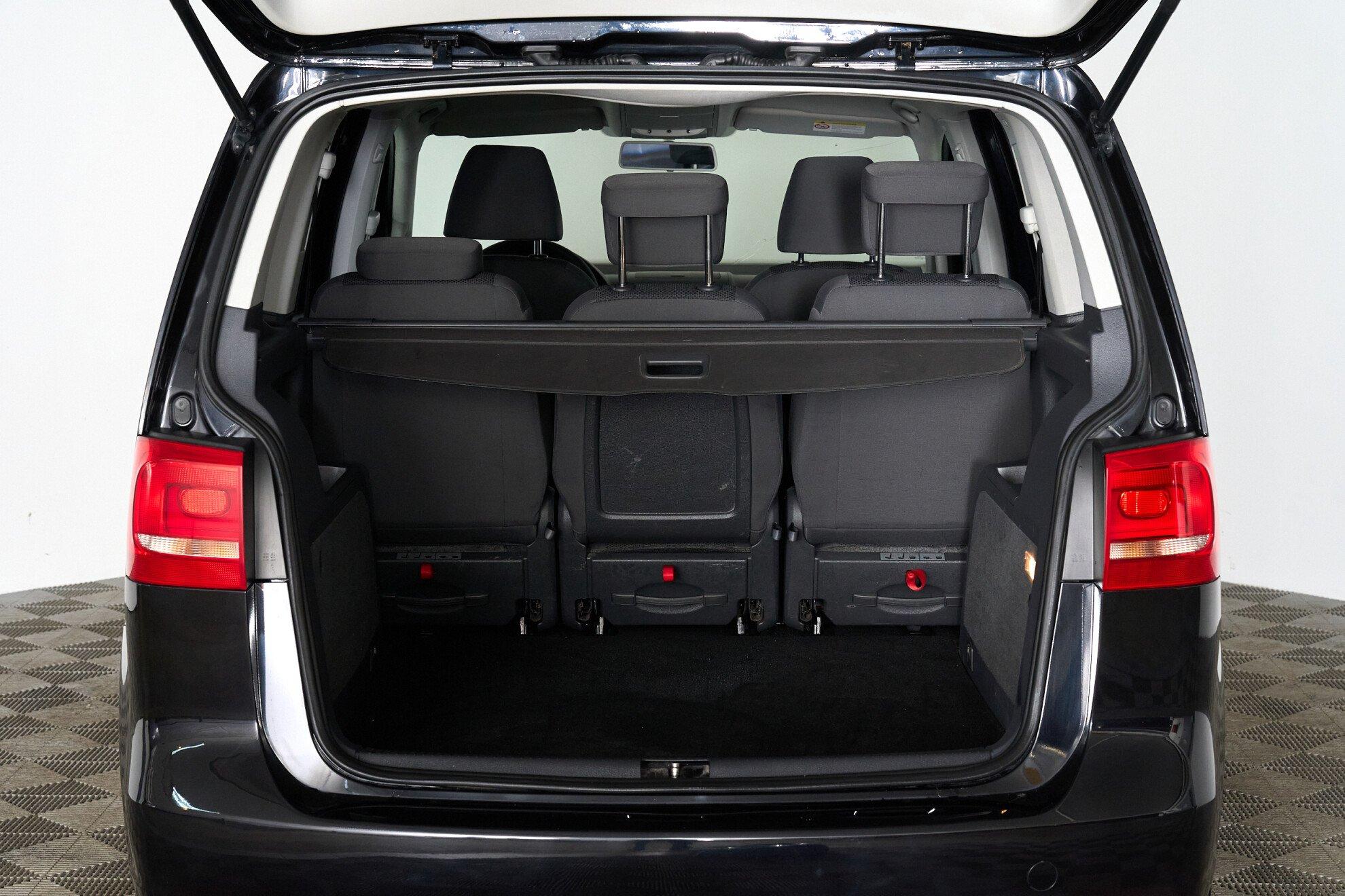Volkswagen Touran 2012, черный