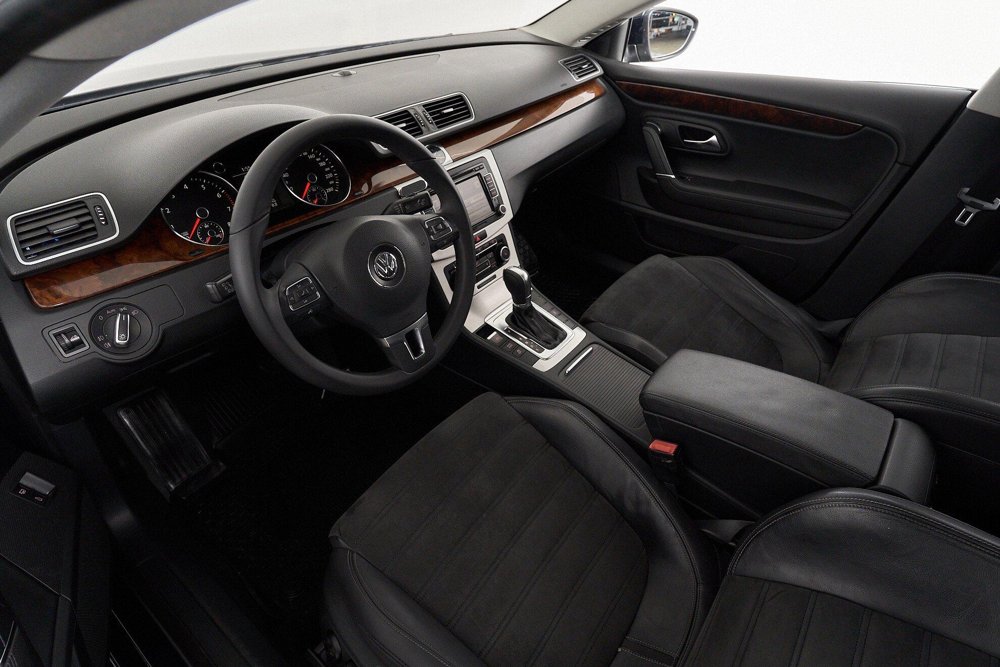 Volkswagen Passat CC 2011, синий