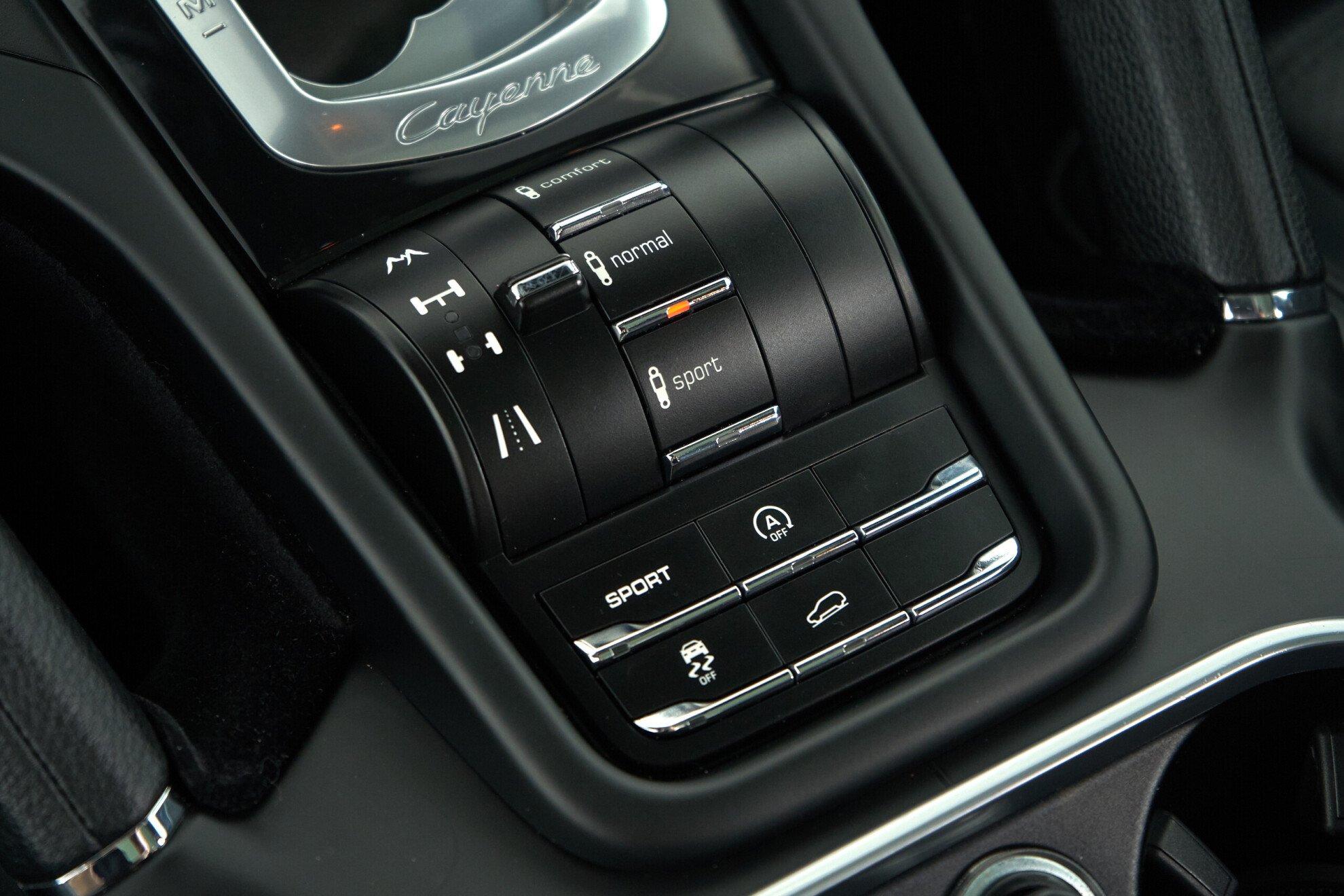 Porsche Cayenne 2012, черный
