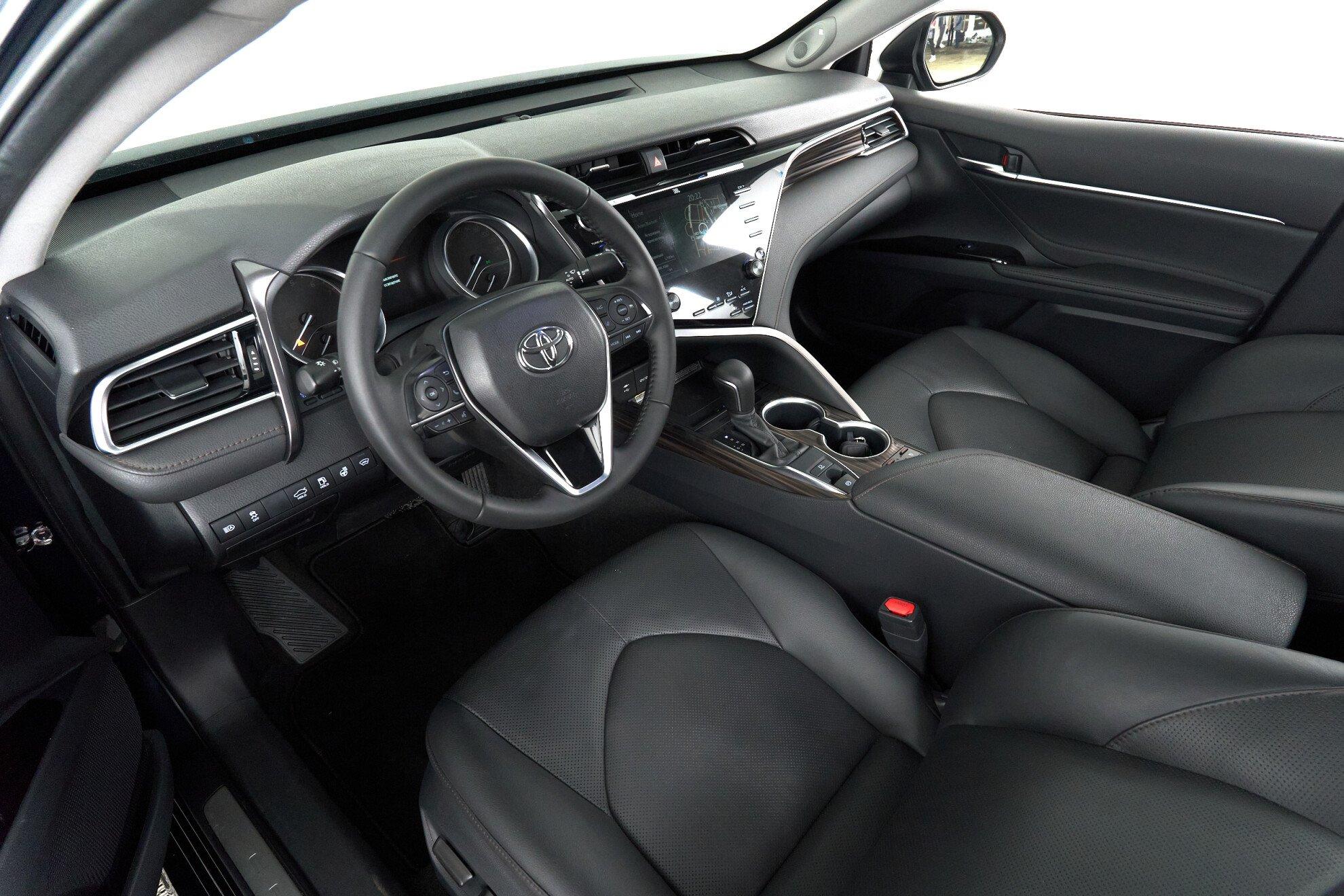 Toyota Camry 2019, синий