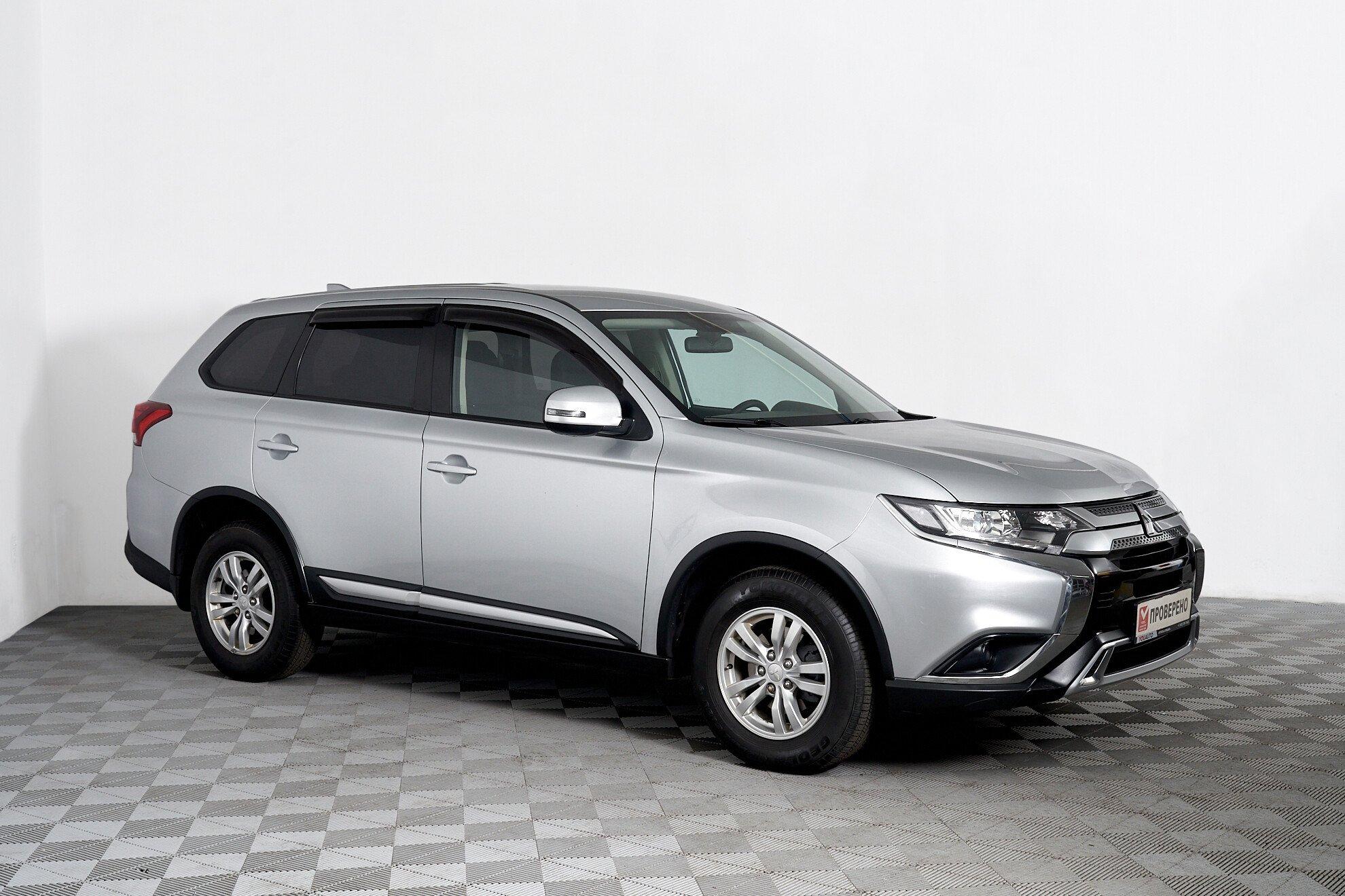 Mitsubishi Outlander 2018, серый
