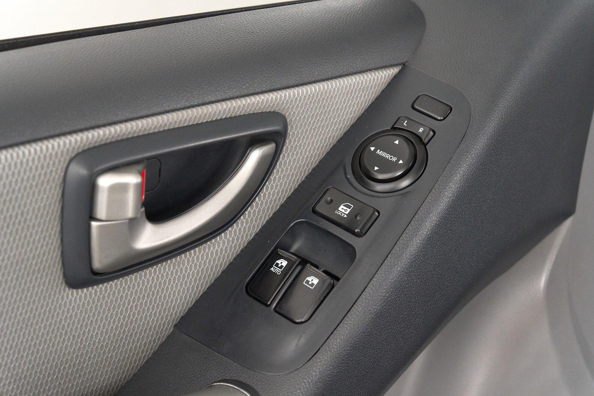 Hyundai Grand Starex 2012, серебряный