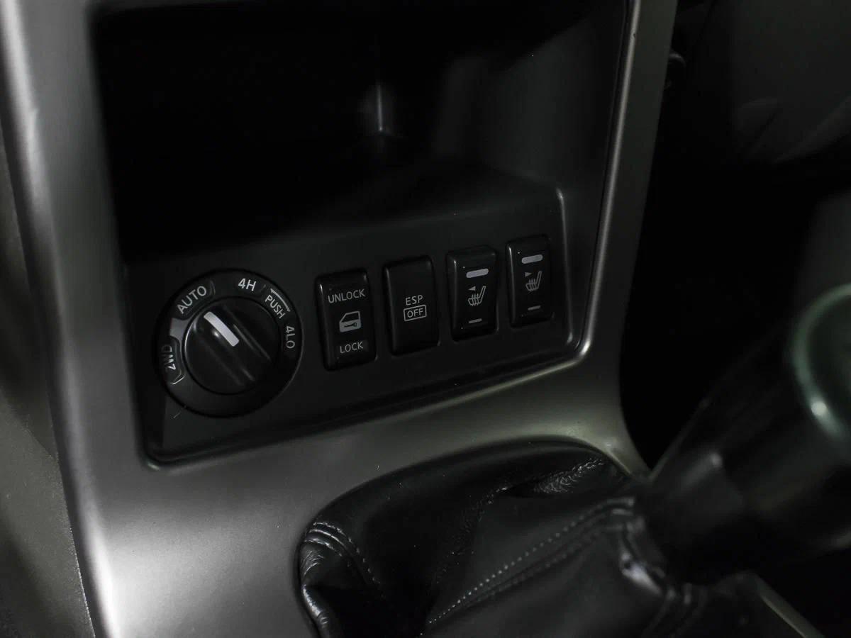 Nissan Pathfinder 2009, зеленый