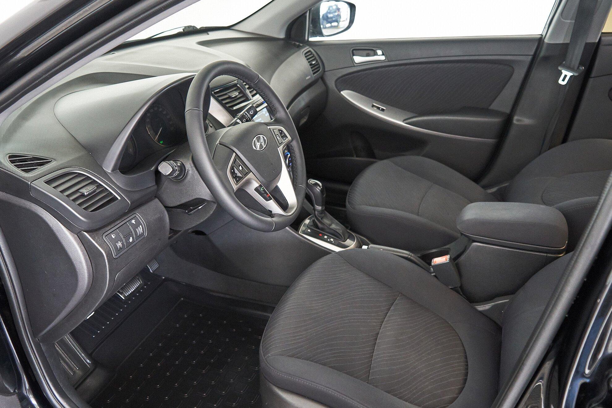 Hyundai Solaris 2014, черный