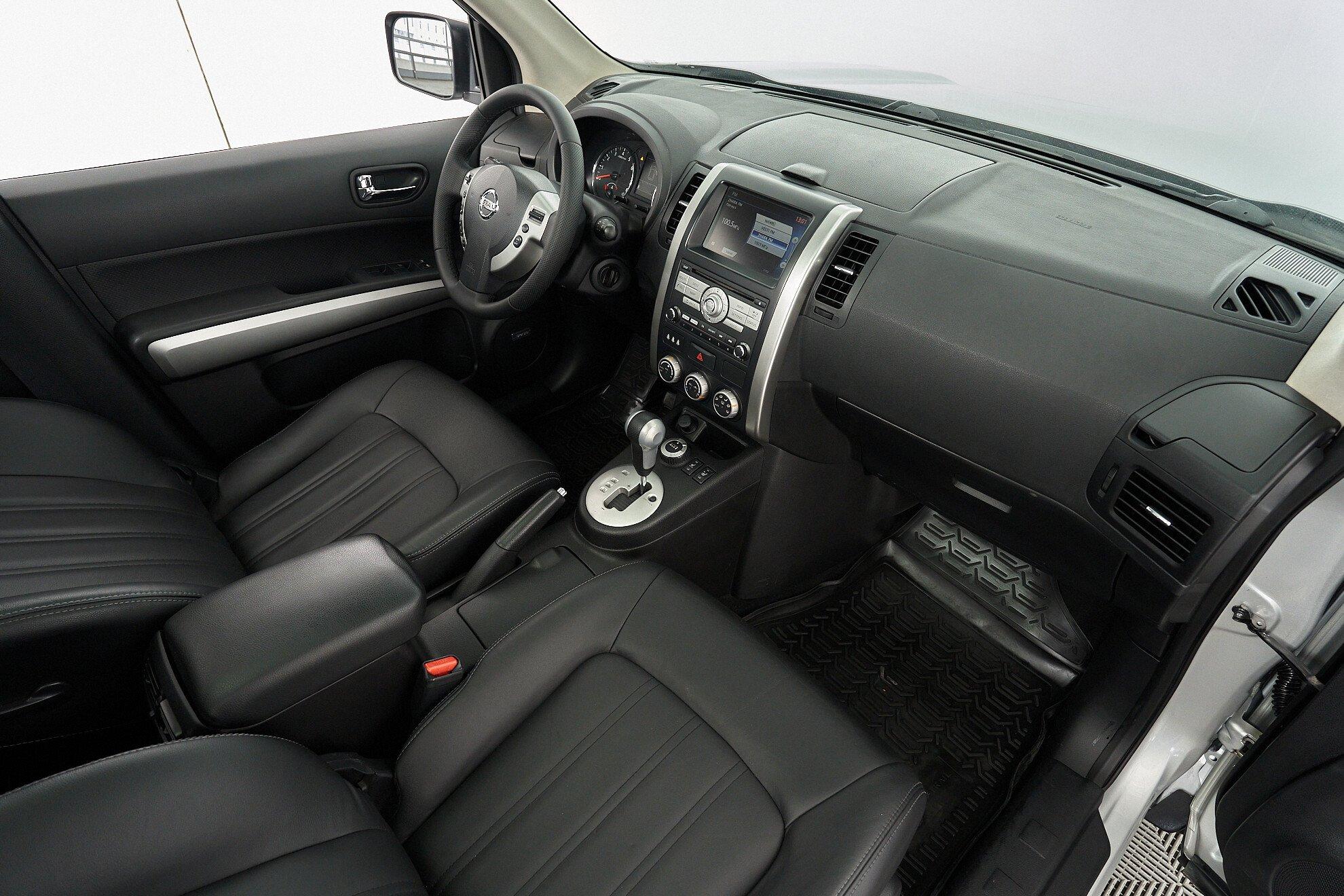 Nissan X-Trail 2011, серебряный