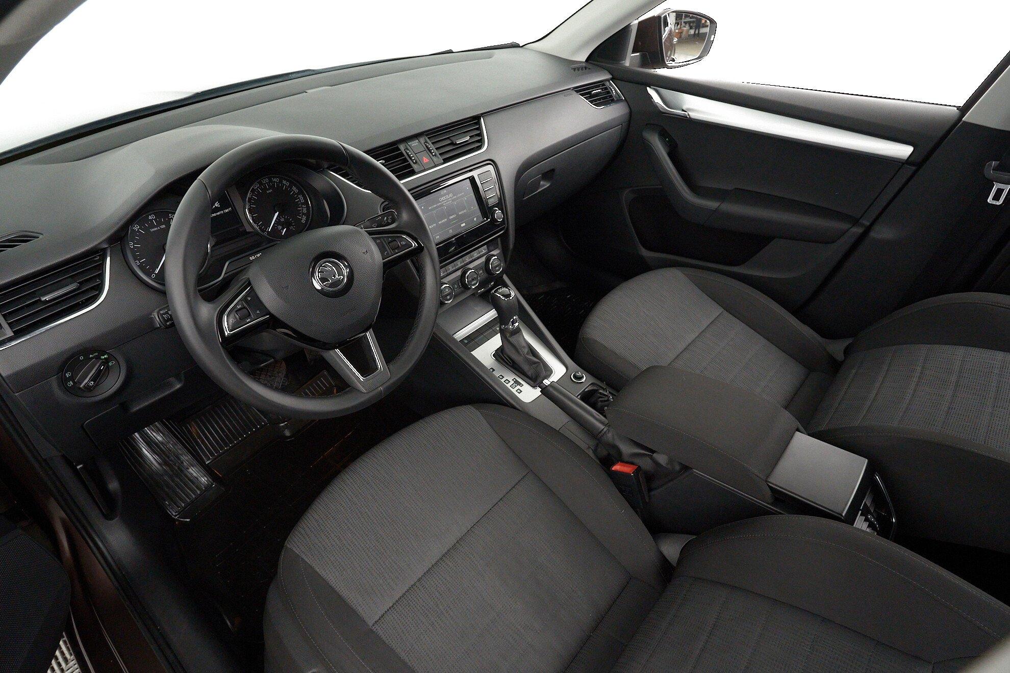 Skoda Octavia 2016, коричневый