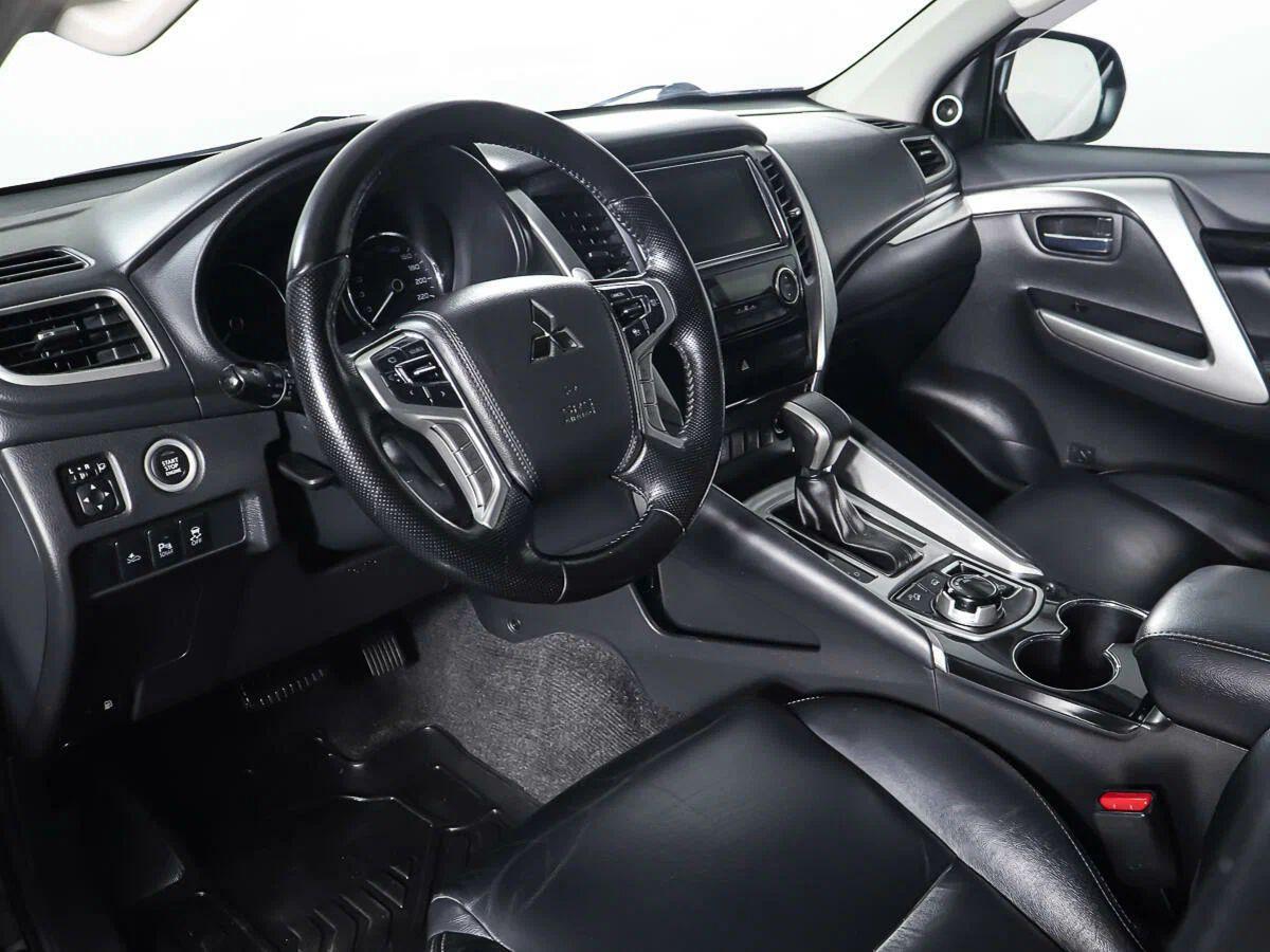 Mitsubishi Pajero Sport 2021, черный
