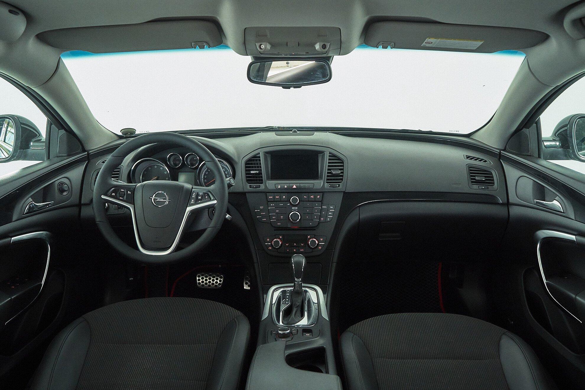 Opel Insignia 2012, черный