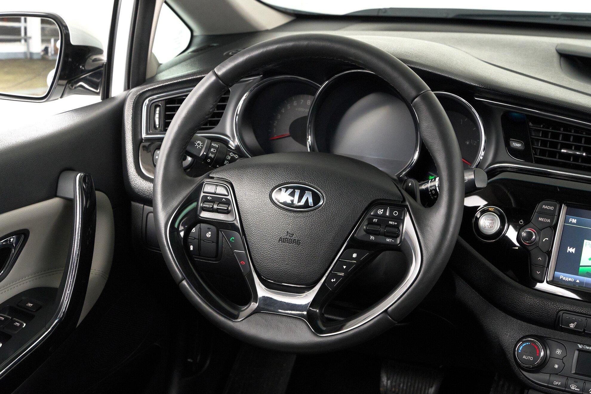 Kia Ceed 2017, белый