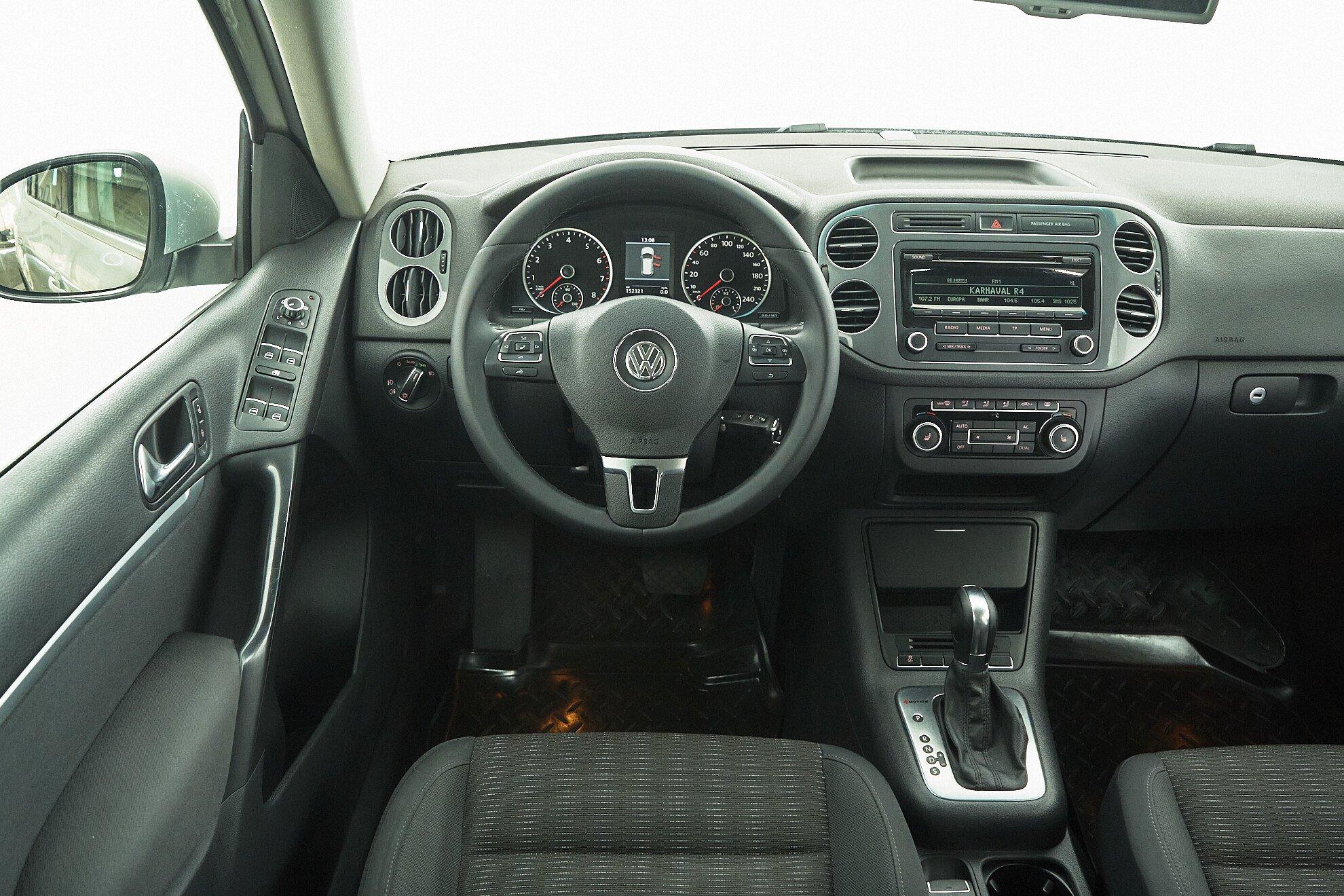 Volkswagen Tiguan 2014, серебряный