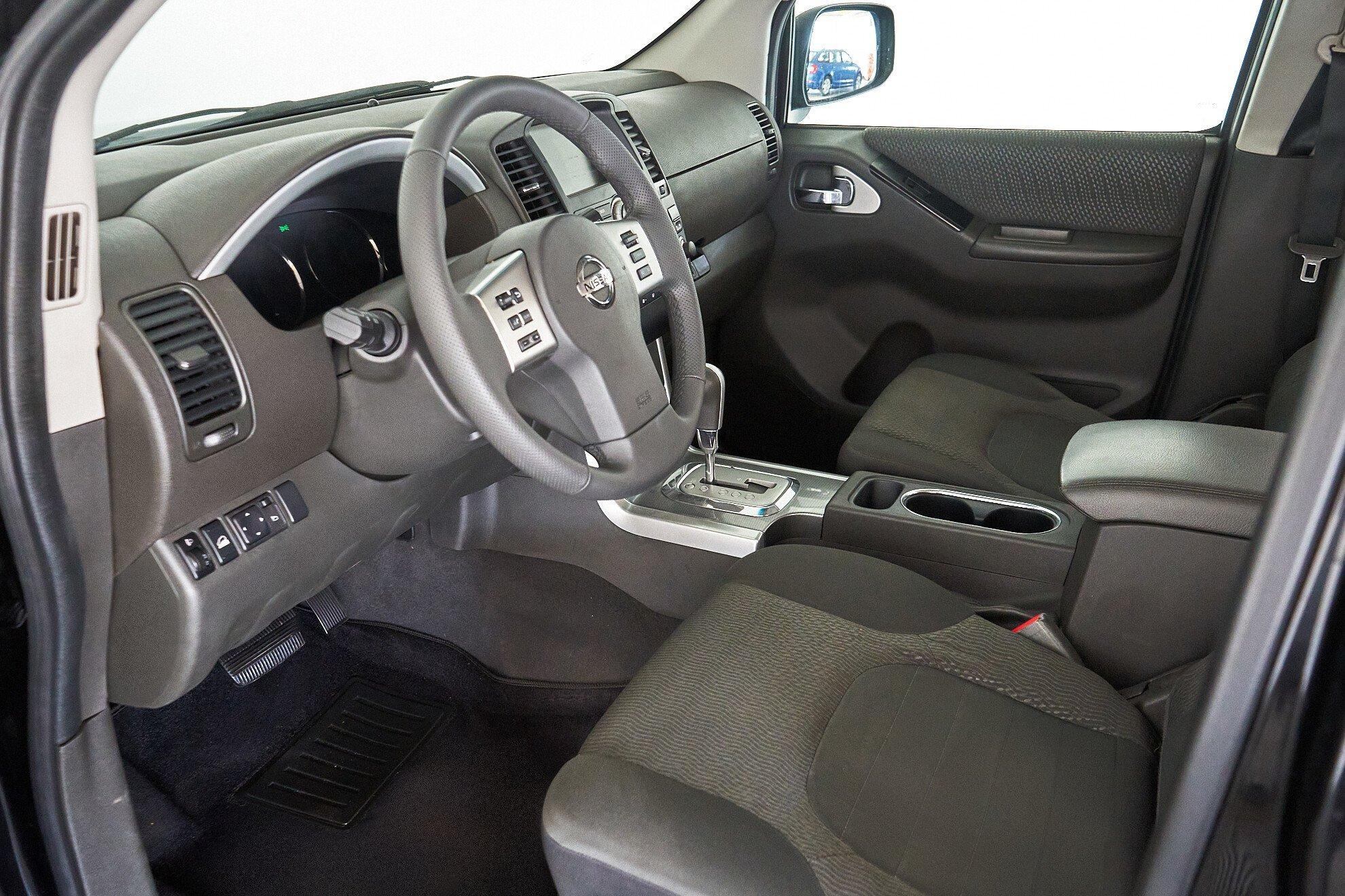 Nissan Pathfinder 2011, черный