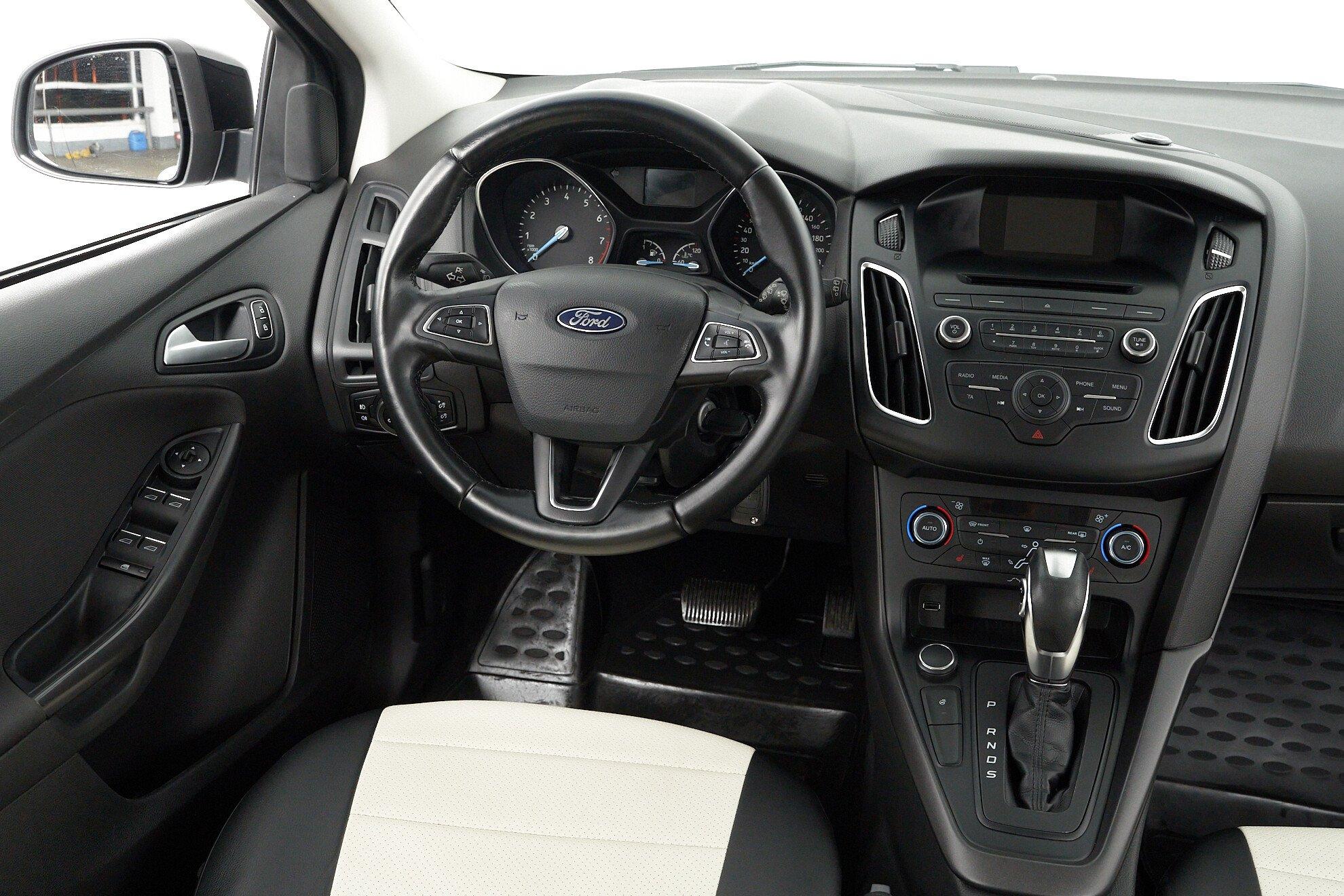 Ford Focus 2018, белый