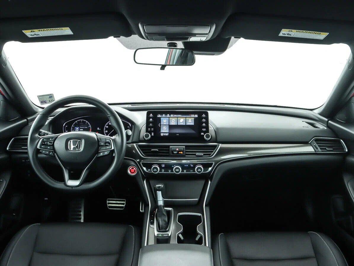 Honda Accord 2018, красный
