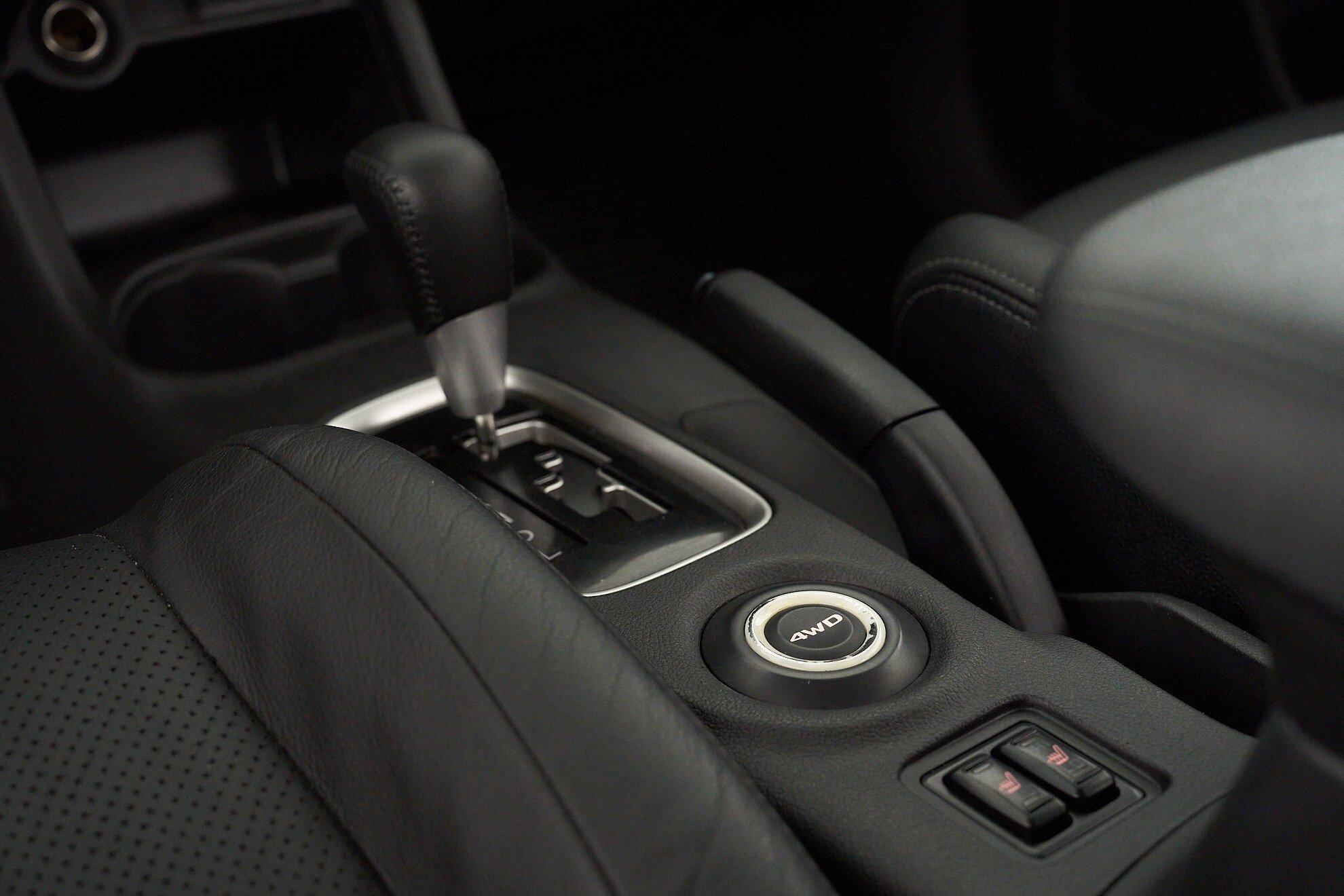 Mitsubishi Outlander 2012, белый