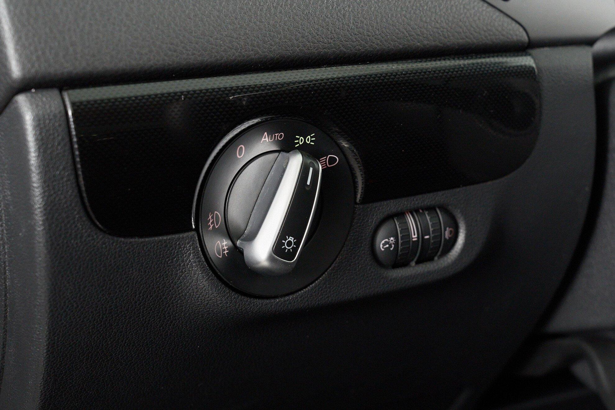 Volkswagen Jetta 2013, белый