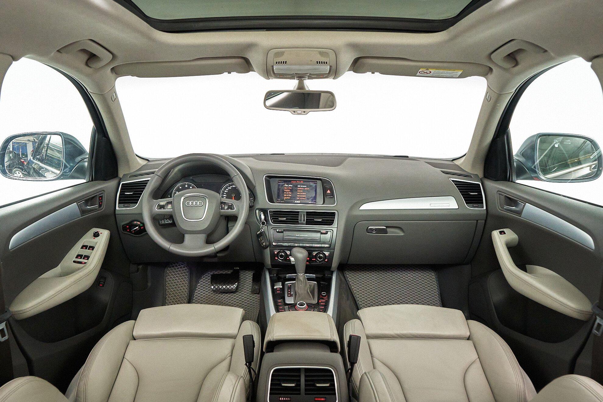 Audi Q5 2011, серый
