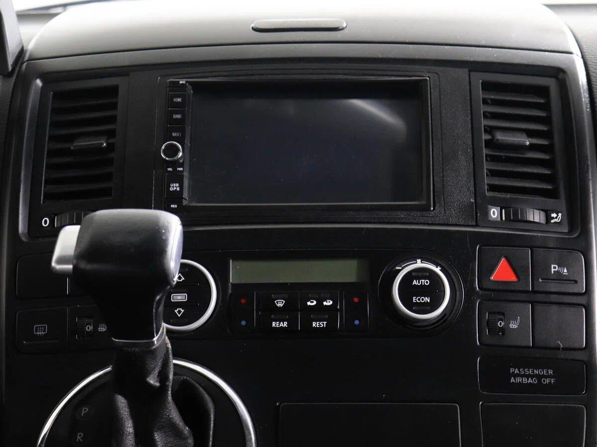 Volkswagen Multivan 2009, серебряный