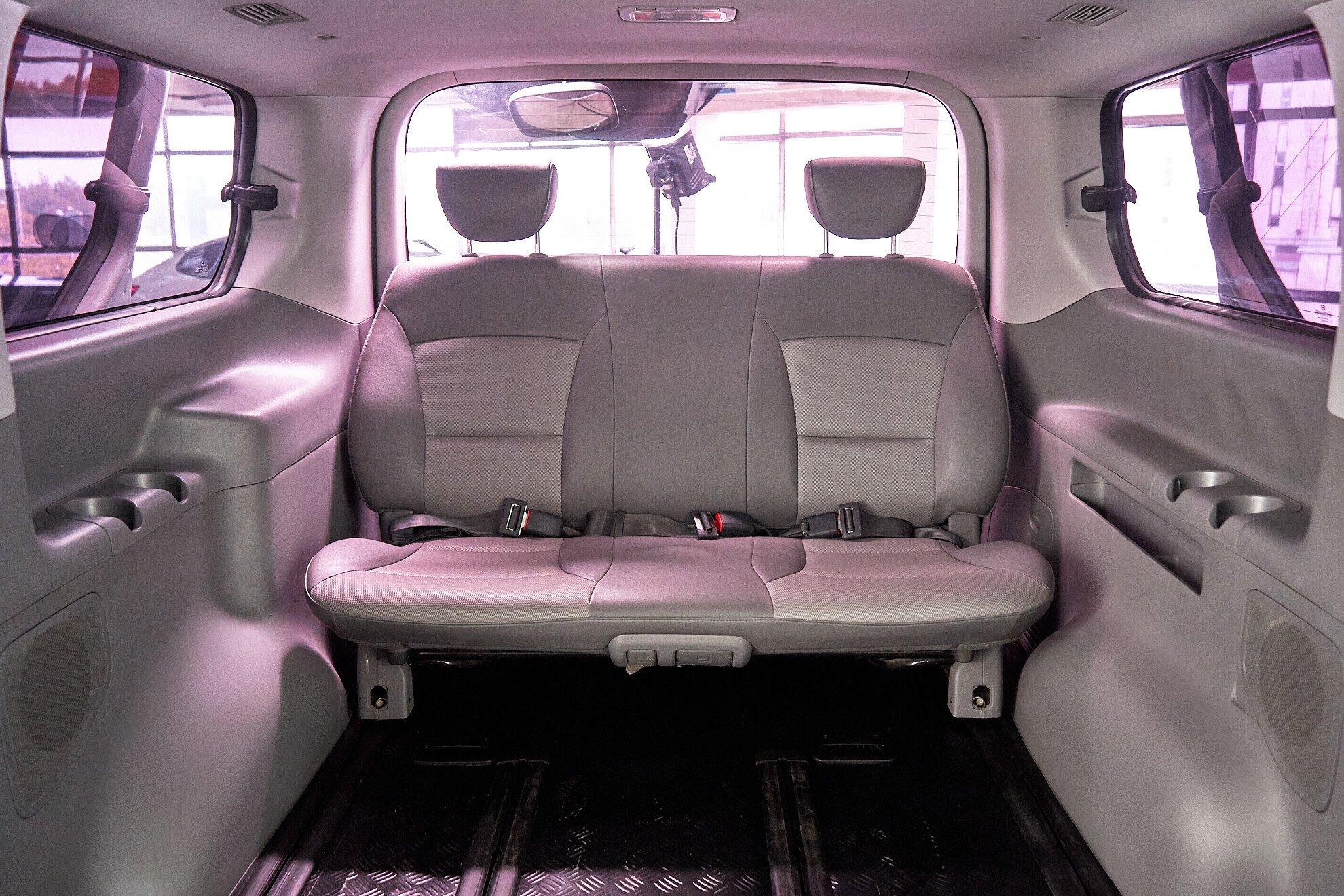 Hyundai Grand Starex 2012, серебряный