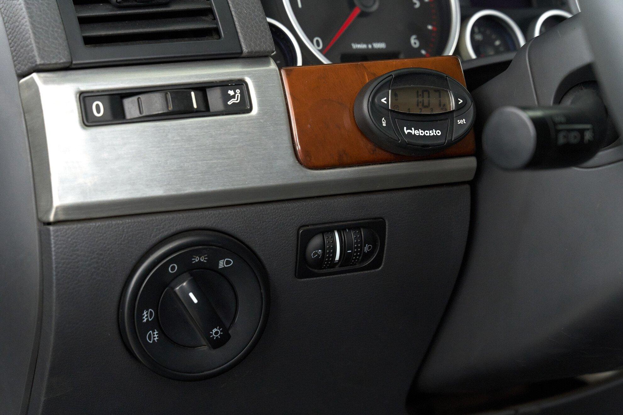 Volkswagen Touareg 2008, черный