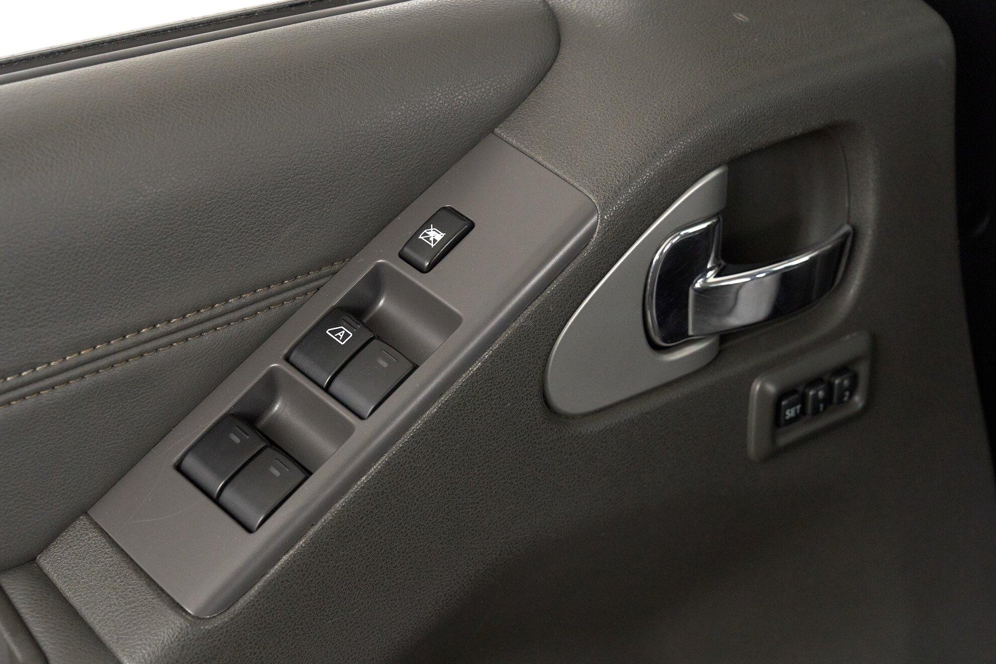 Nissan Pathfinder 2011, пурпурный