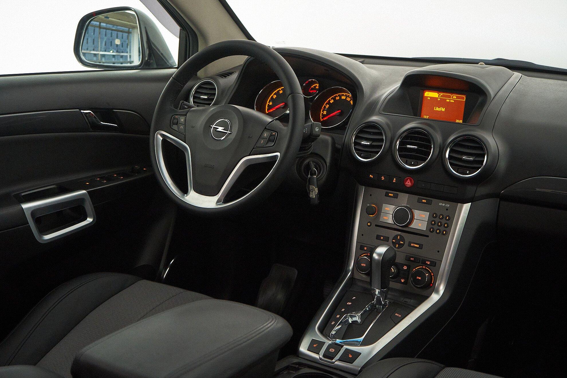 Opel Antara 2014, черный