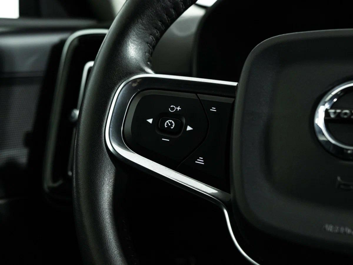 Volvo XC40 2018, голубой