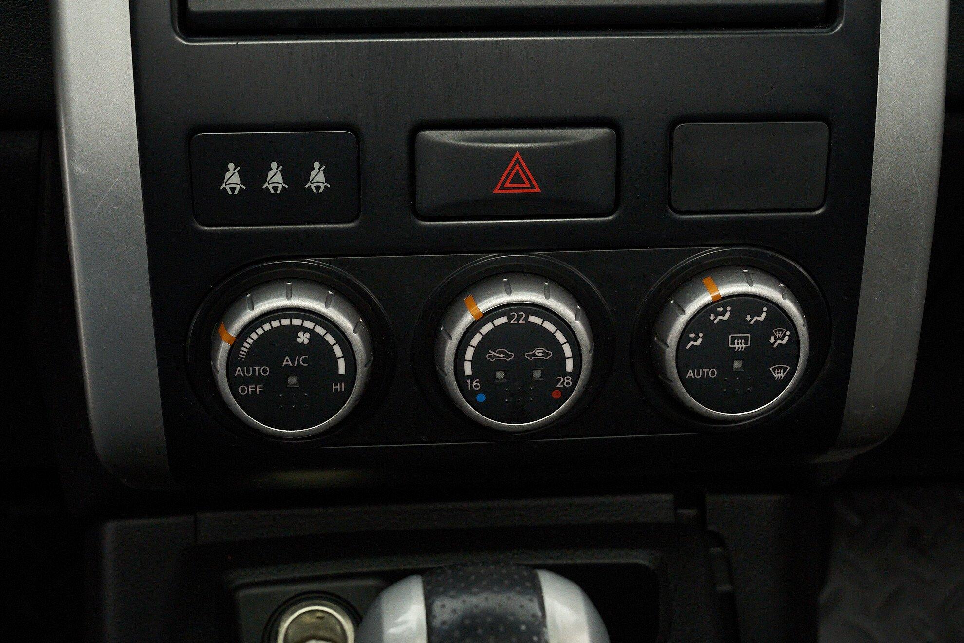 Nissan X-Trail 2011, белый