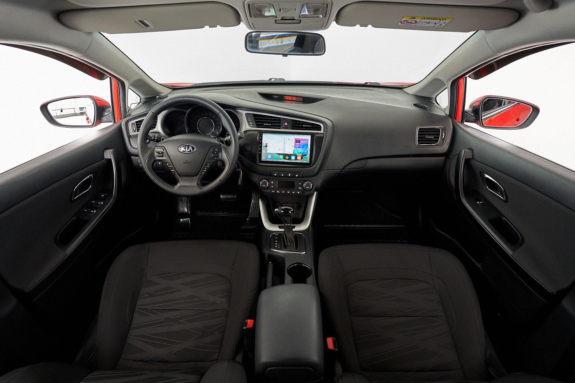 Kia Ceed 2018, красный