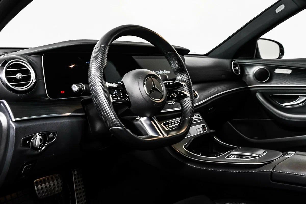Mercedes-Benz E-Класс 2022, черный