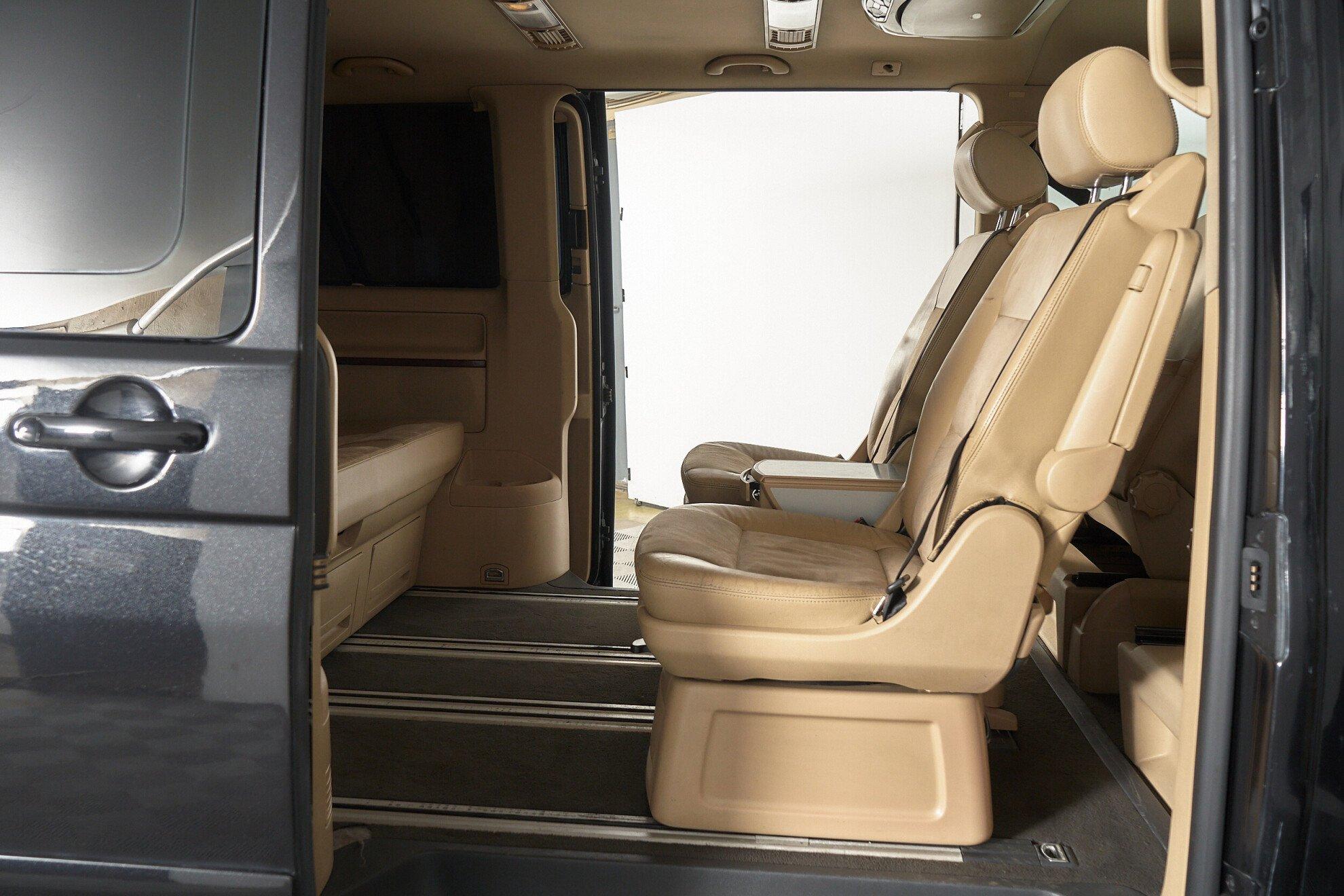 Volkswagen Multivan 2008, черный