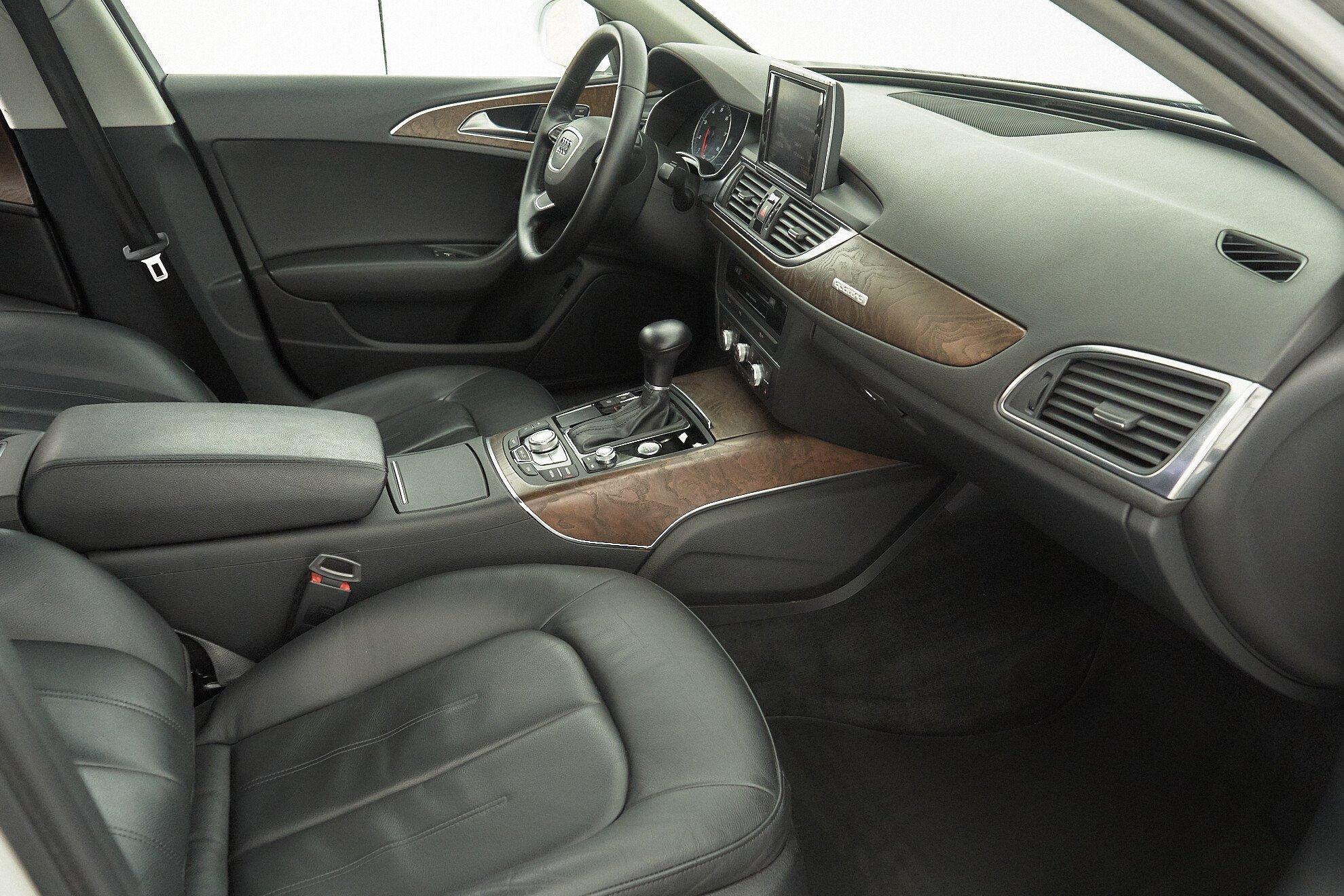 Audi A6 2011, белый