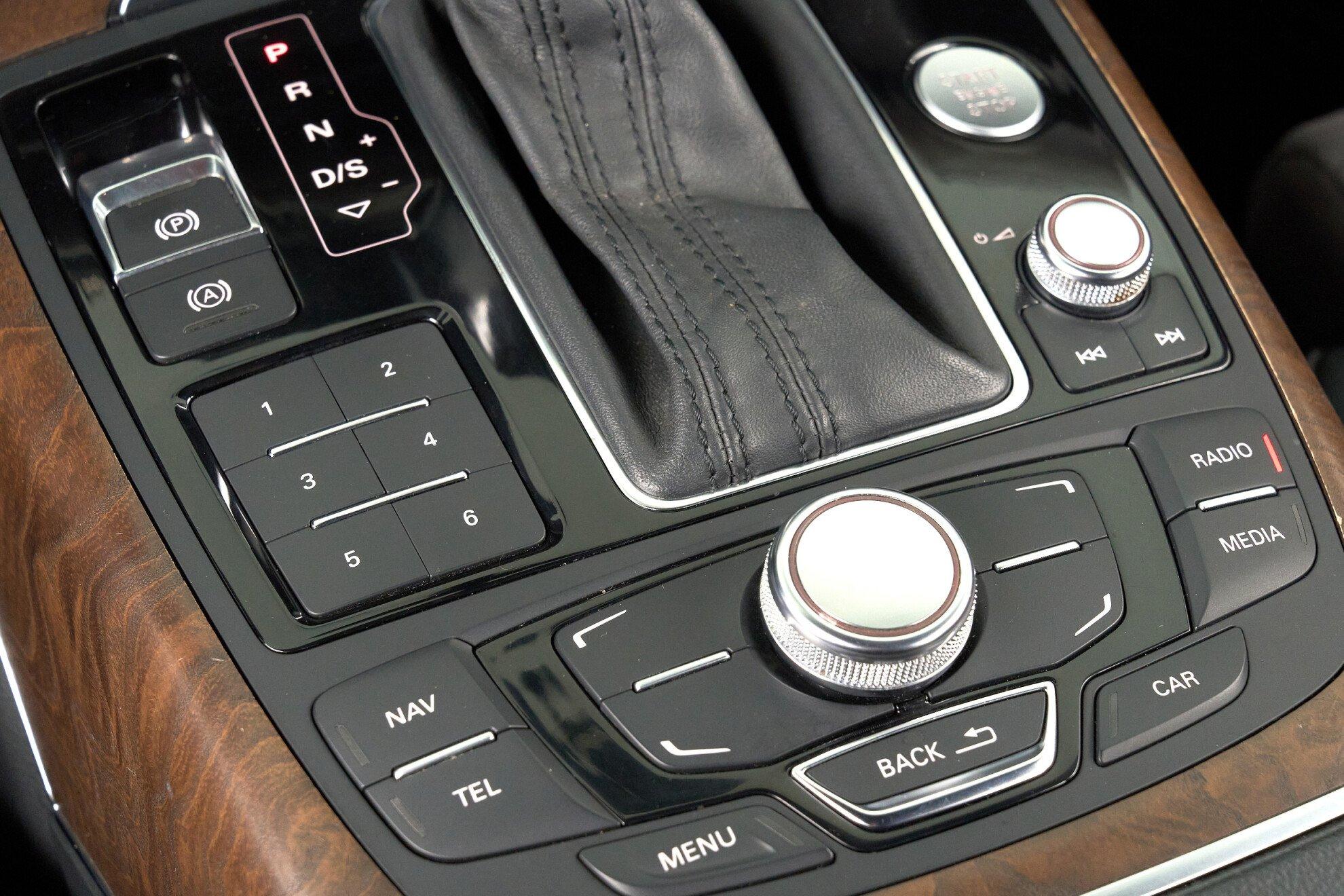 Audi A6 2011, белый