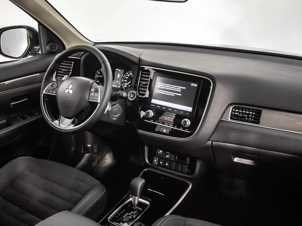 Mitsubishi Outlander 2021, серый