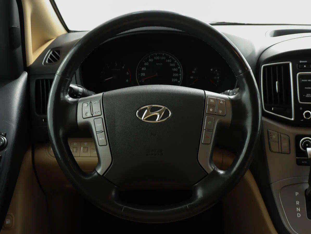 Hyundai H-1 2015, серебряный