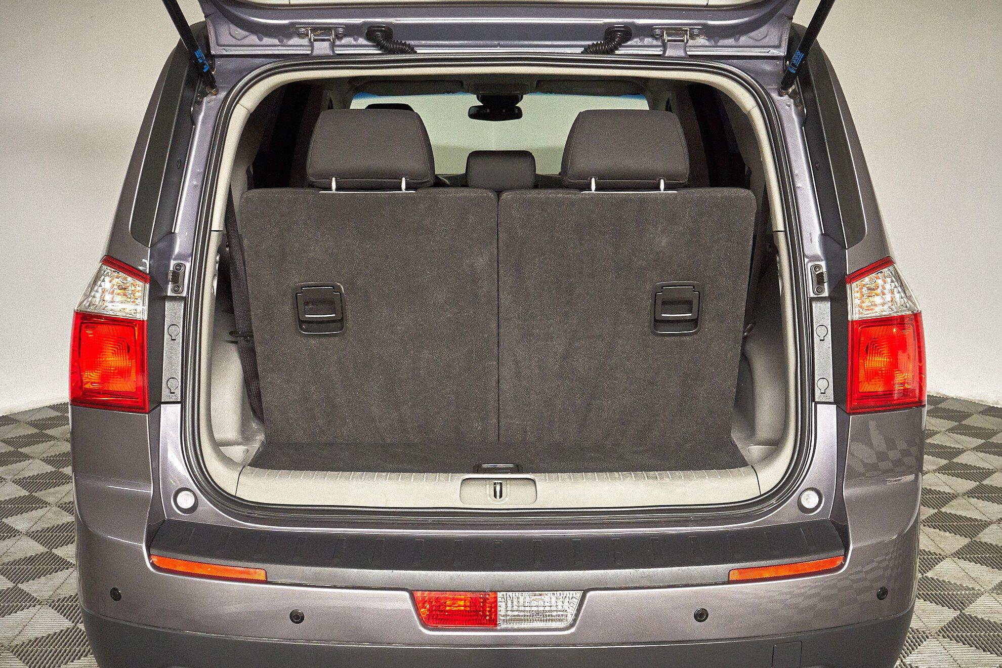 Chevrolet Orlando 2014, серый