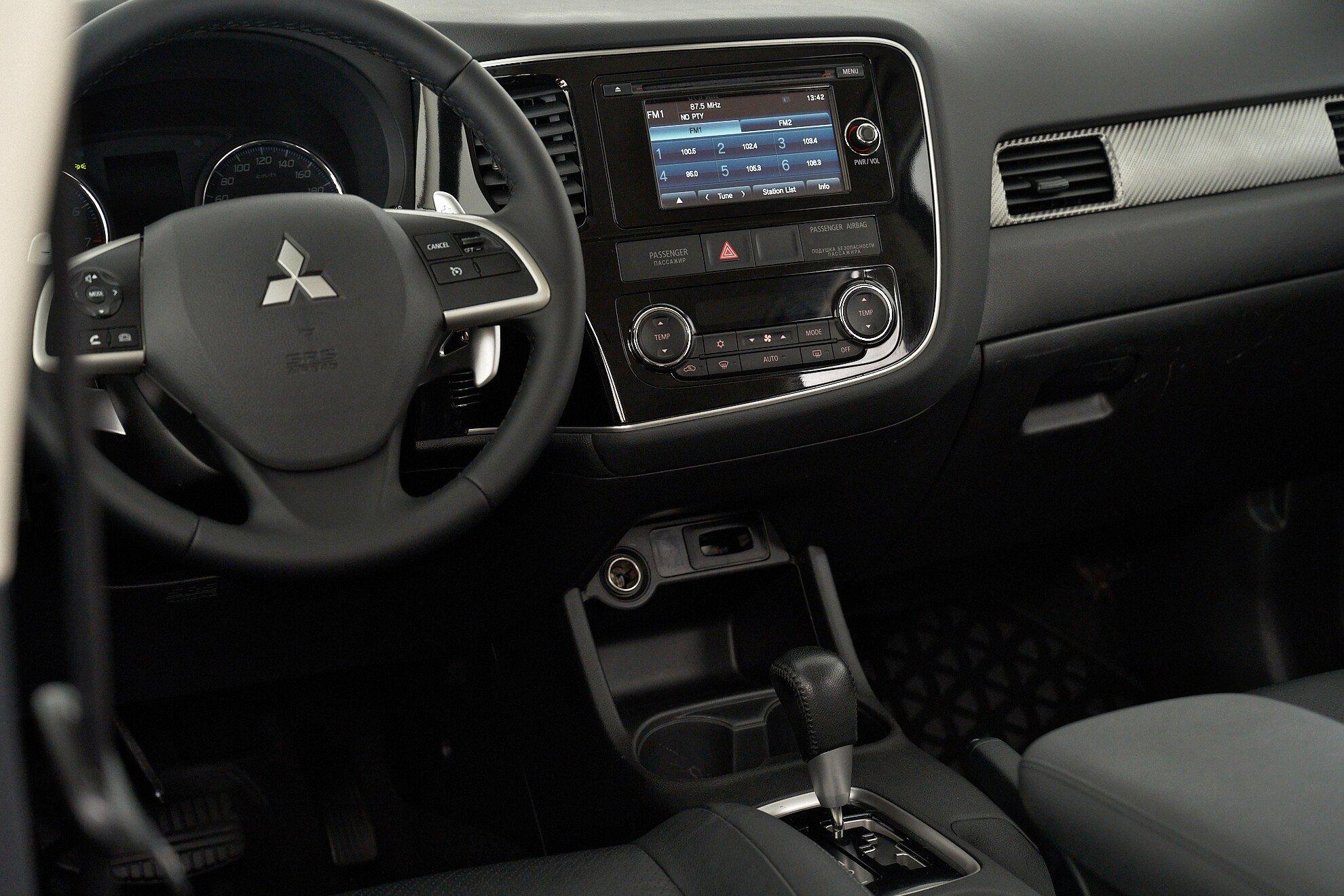 Mitsubishi Outlander 2012, черный