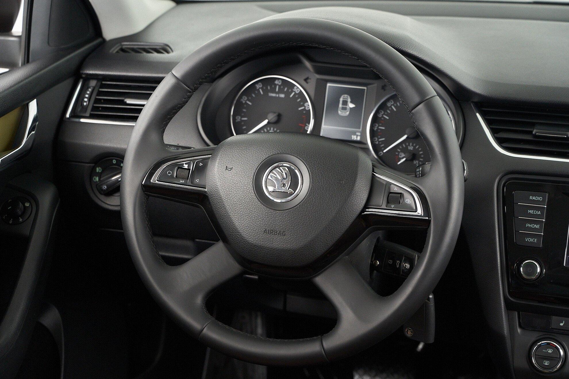 Skoda Octavia 2016, коричневый