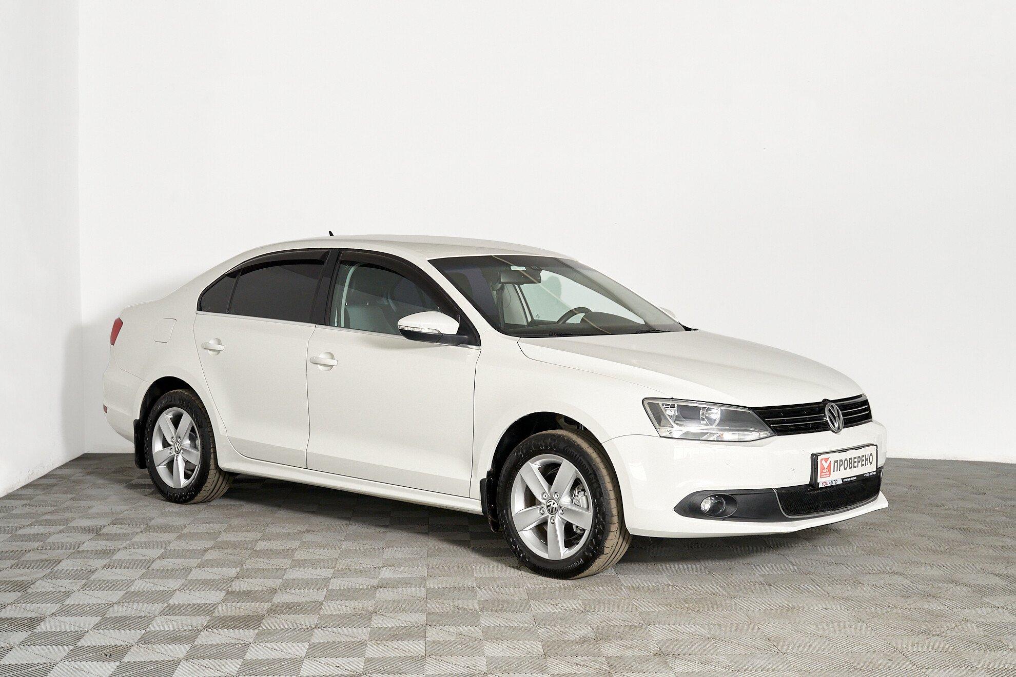 Volkswagen Jetta 2013, белый