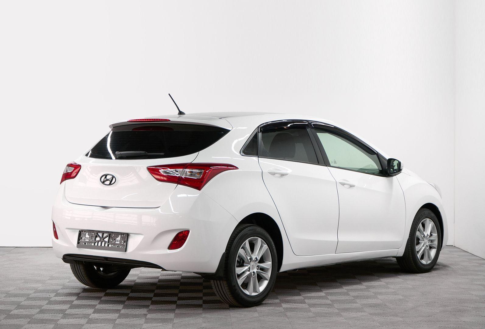 Hyundai i30 2012, белый