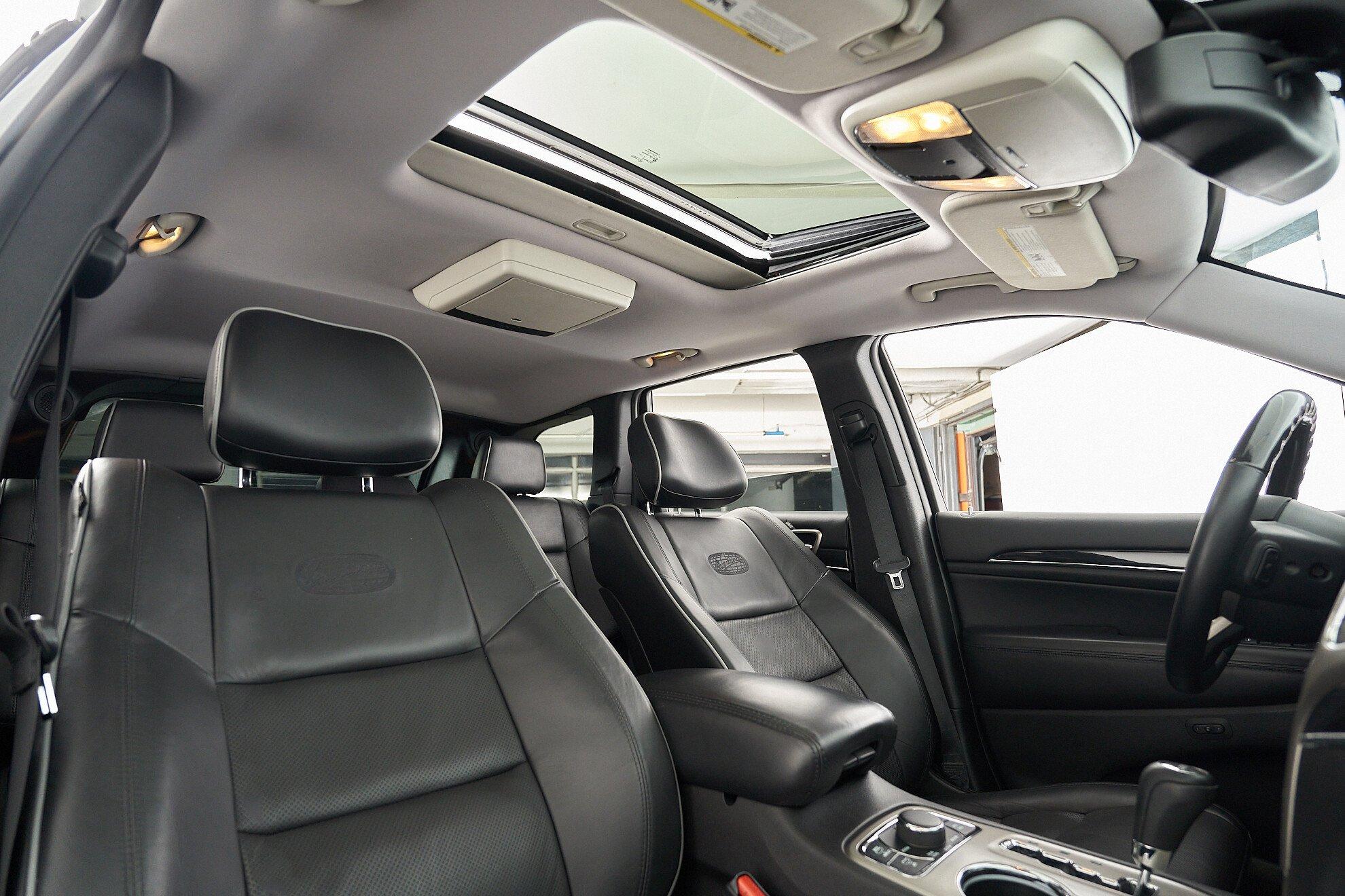 Jeep Grand Cherokee 2012, белый