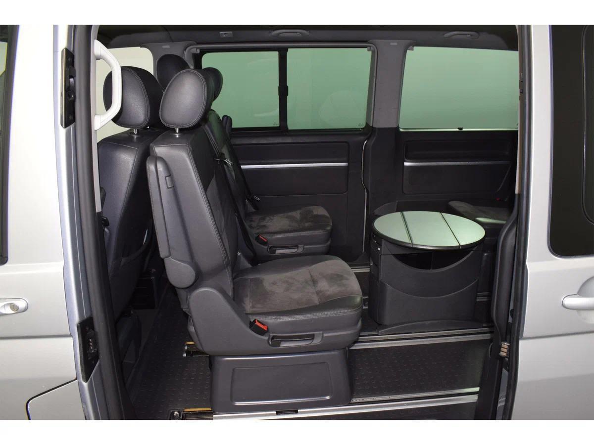 Volkswagen Multivan 2009, серебряный