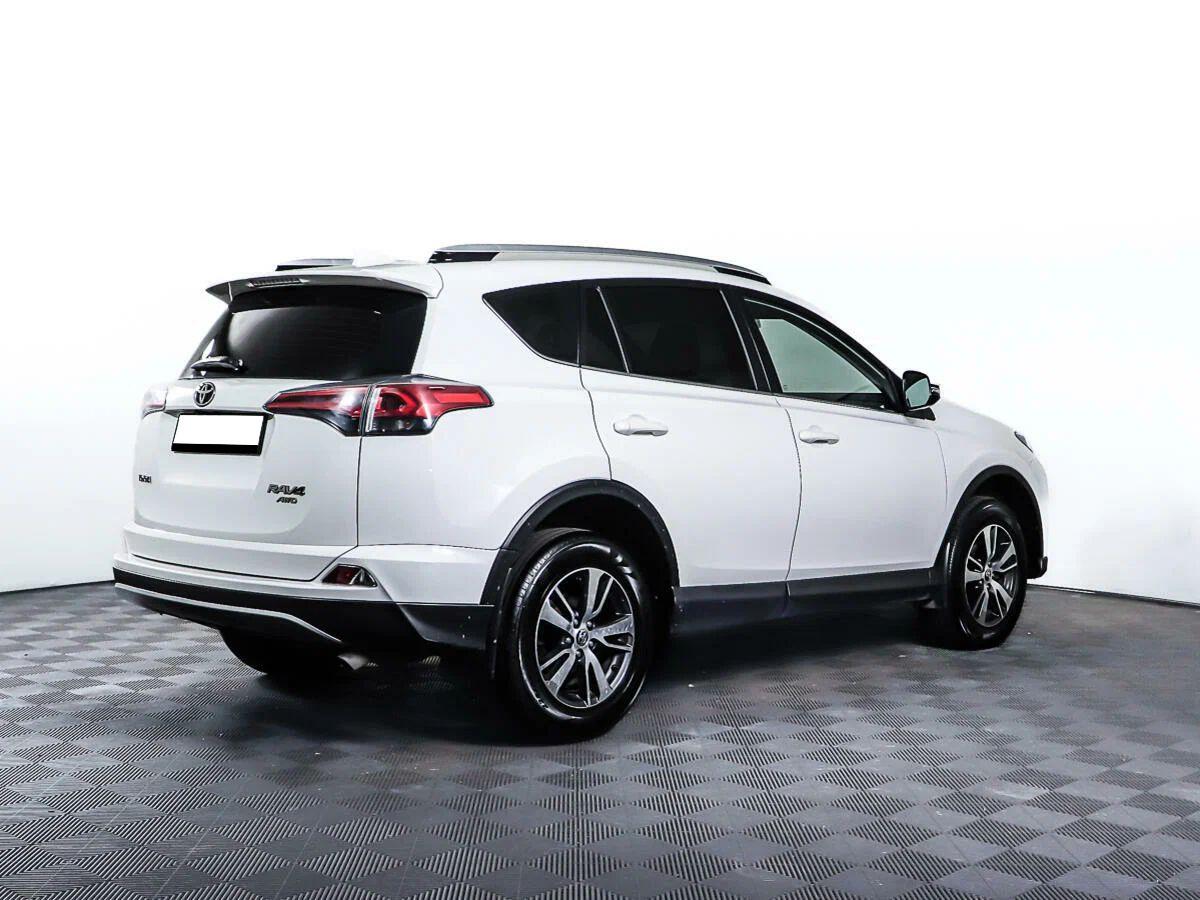 Toyota RAV4 2018, белый