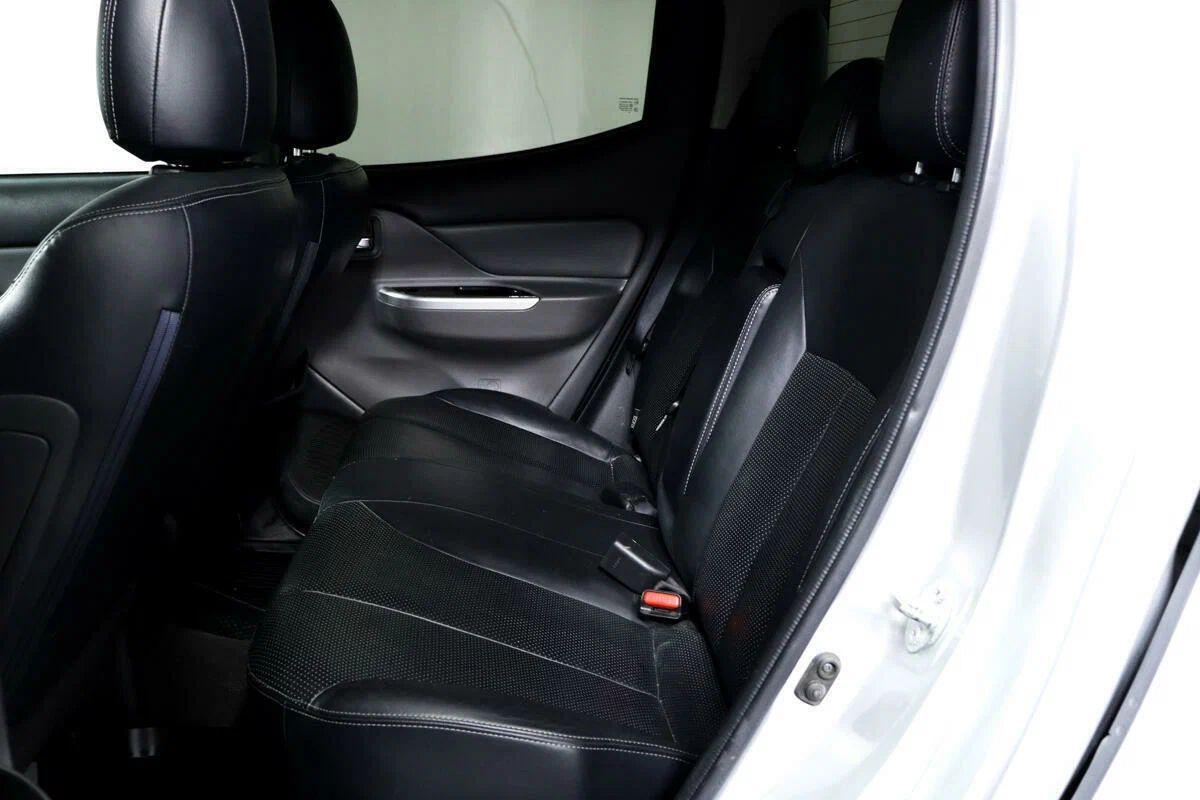 Mitsubishi L200 2016, серебряный
