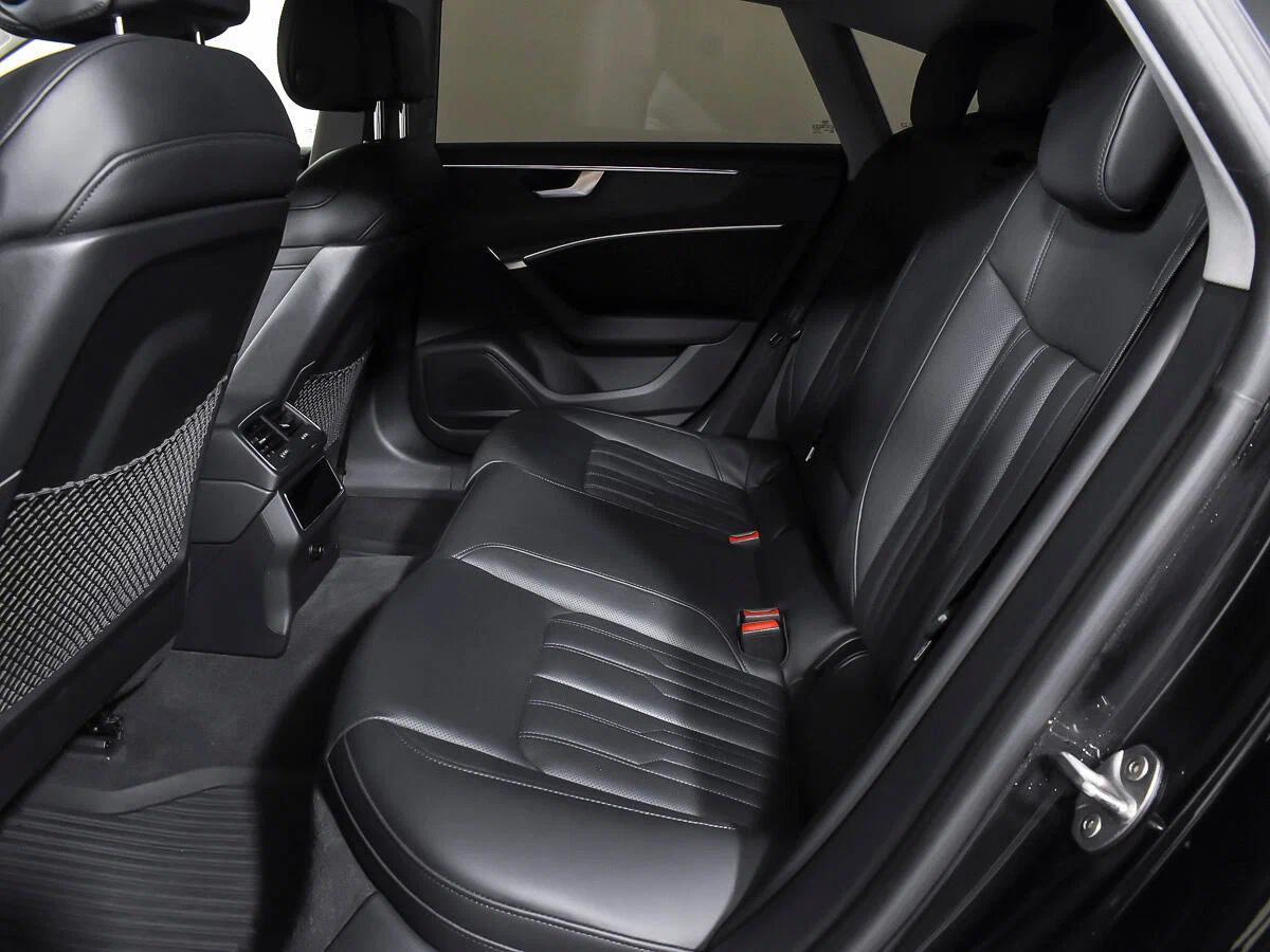 Audi A7 2020, черный
