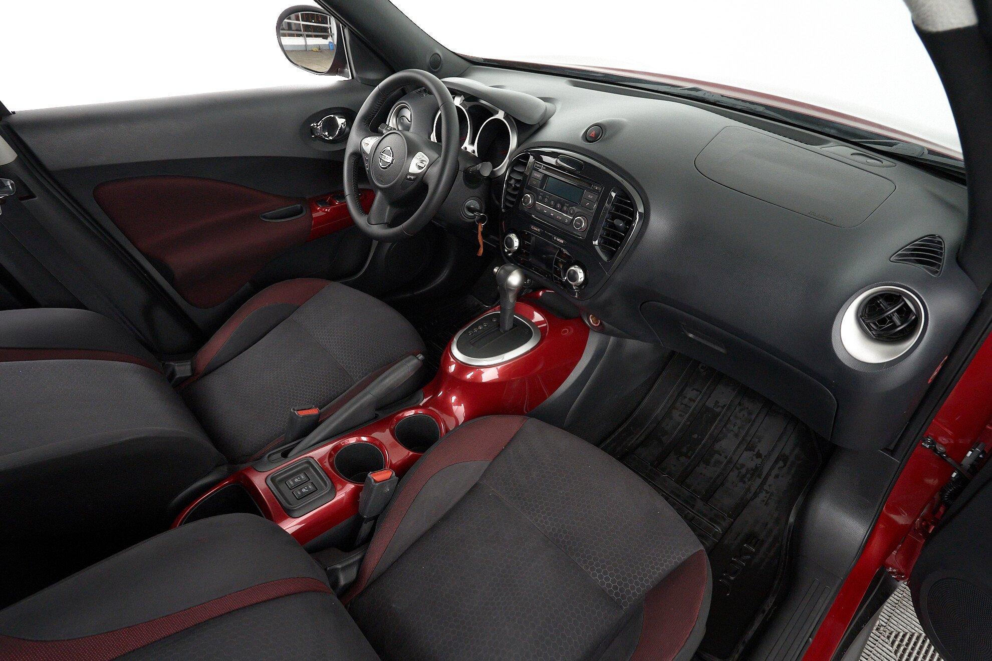 Nissan Juke 2011, красный
