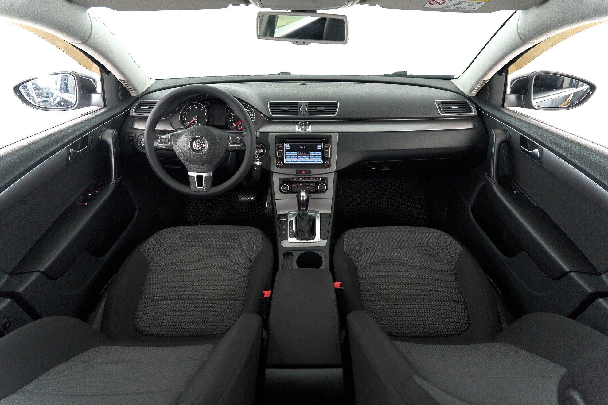Volkswagen Passat 2011, черный