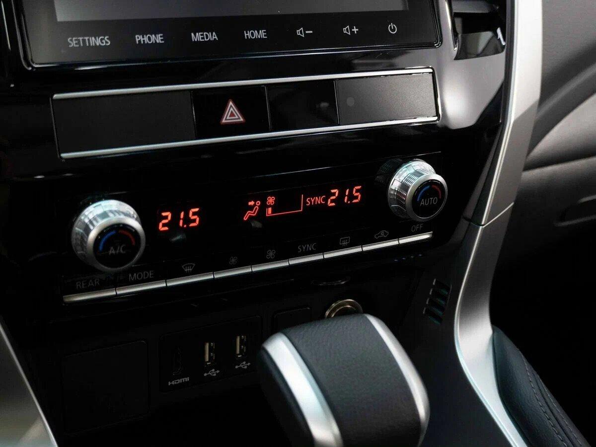 Mitsubishi Montero Sport 2022, серебряный