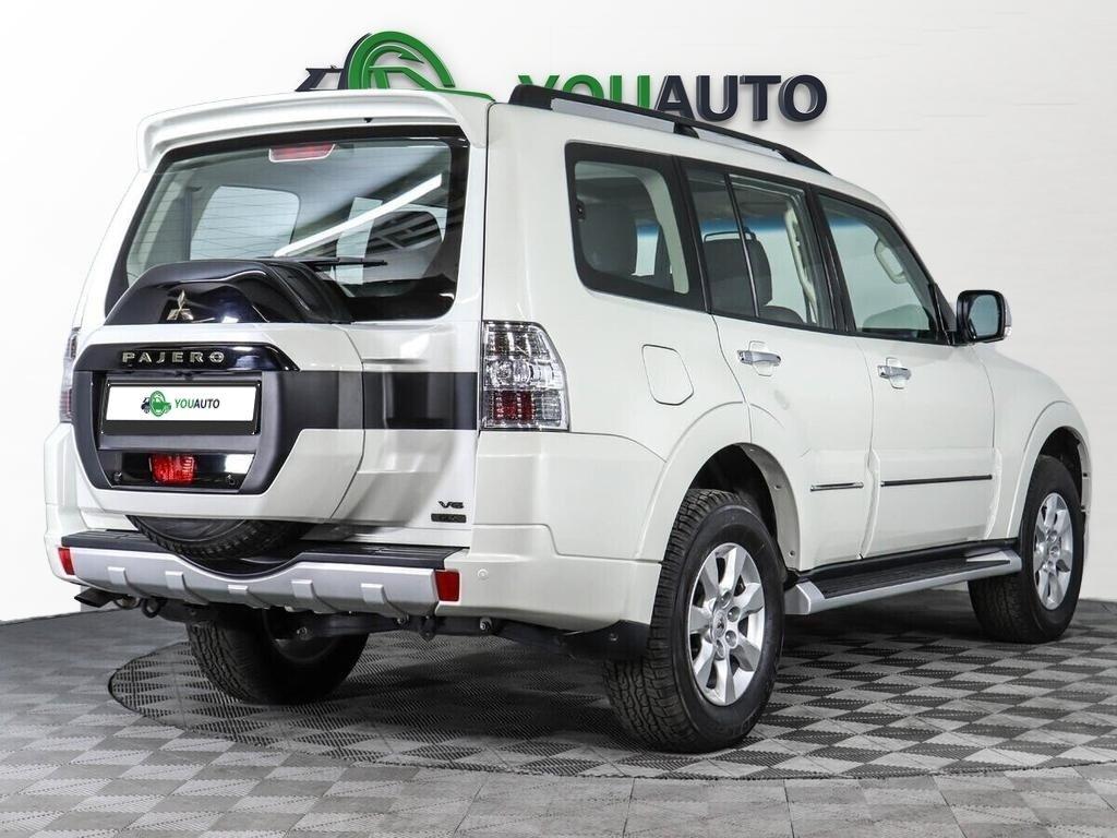 Mitsubishi Pajero 2021, белый