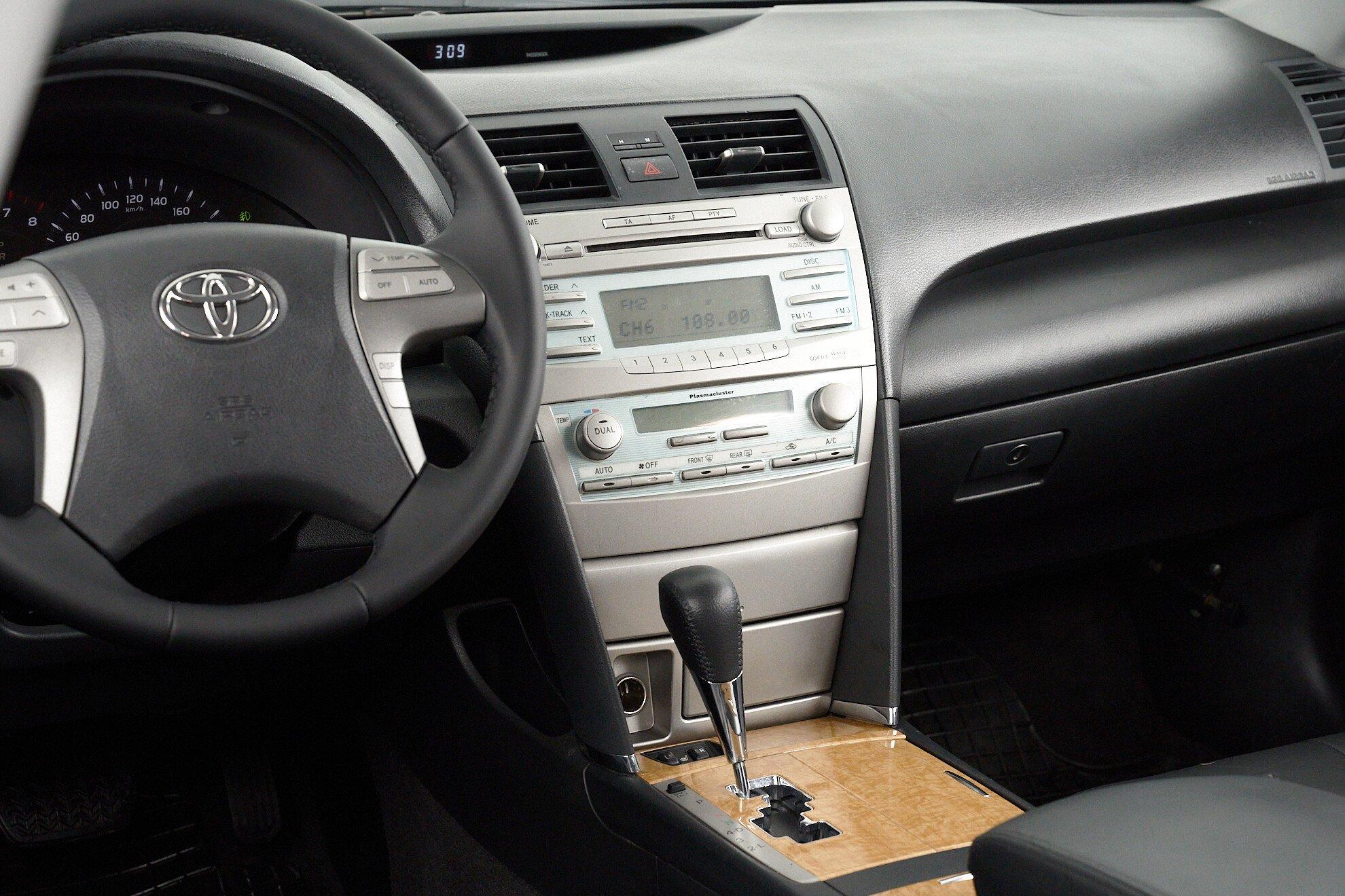 Toyota Camry 2008, серый