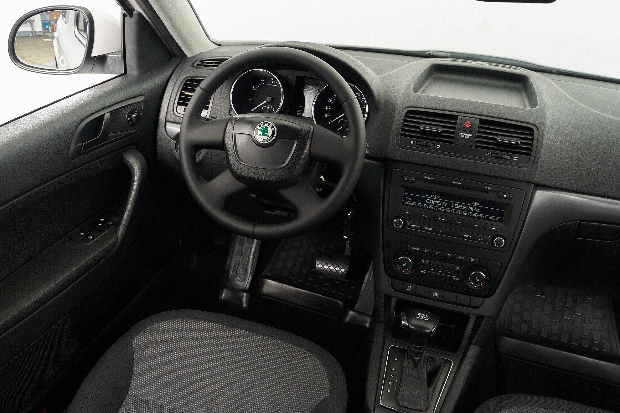 Skoda Yeti 2013, белый